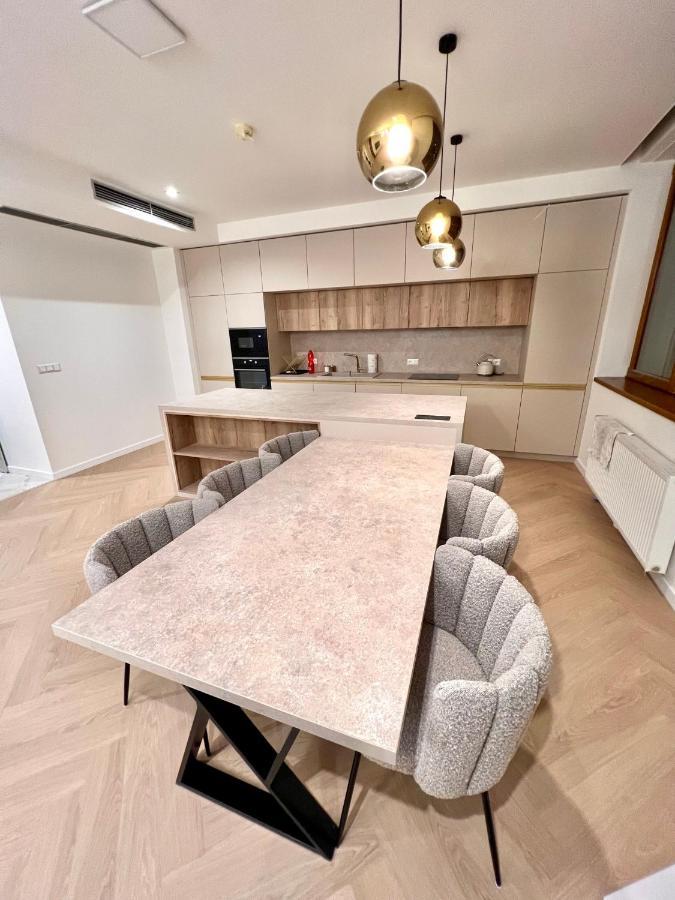 Stylish 3 Bedroom Apartment In The Hearth Of City Center With History Pressburg Exterior foto