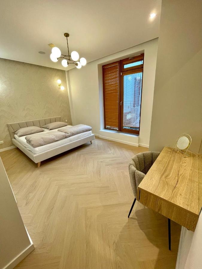 Stylish 3 Bedroom Apartment In The Hearth Of City Center With History Pressburg Exterior foto